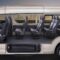 Membandingkan Fasilitas Mobil Hiace yang Berbeda