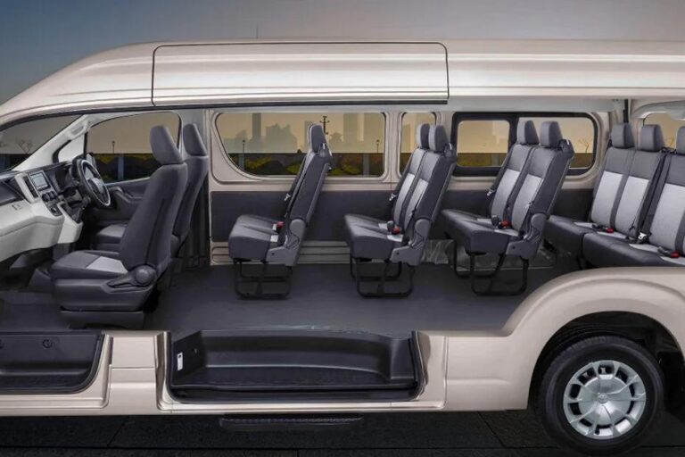 Membandingkan Fasilitas Mobil Hiace yang Berbeda