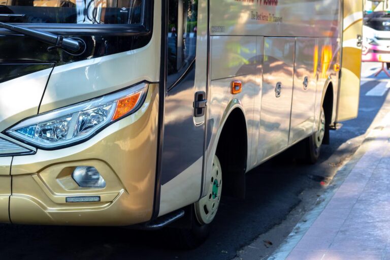 Tips Hemat dan Efisien Saat Sewa Bus untuk Wisata di Jogja
