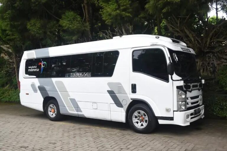 Cara Mudah Menyewa Elf untuk Perjalanan Grup di Jakarta